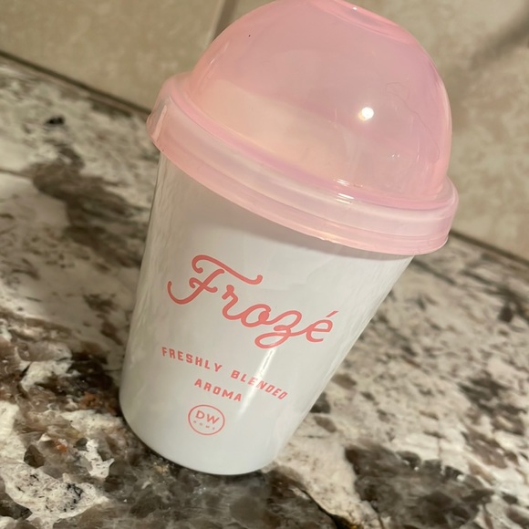 NEW DW HOME Sips Frozé Frappuccino Candle - Picture 2 of 4